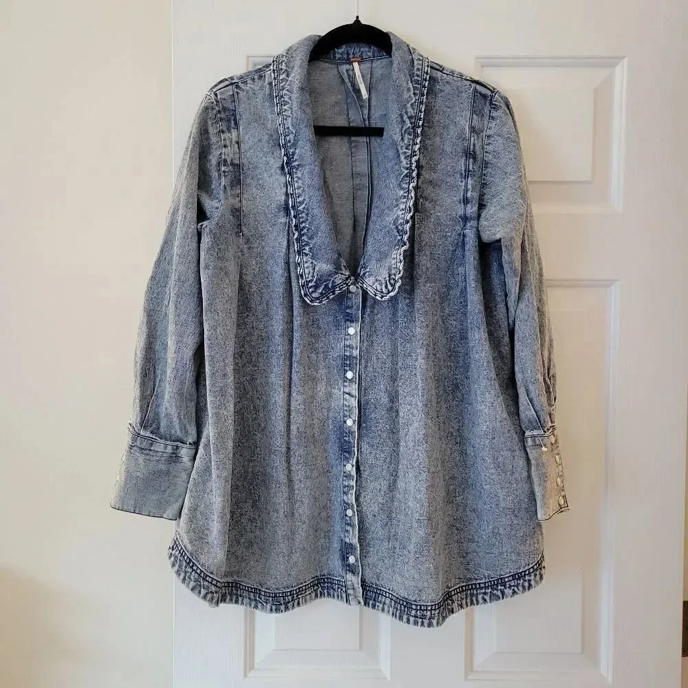 Free peopleCharlie Denim Bd Top in Lightest Indigo XS